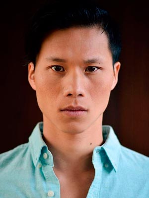 Хоа Сюаньдэ в роли Капитана